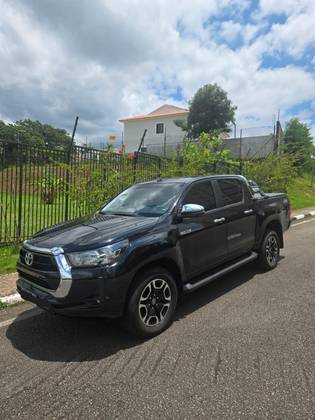 TOYOTA HILUX 2.8 D-4D TURBO DIESEL CD SRV 4X4 AUTOMÁTICO